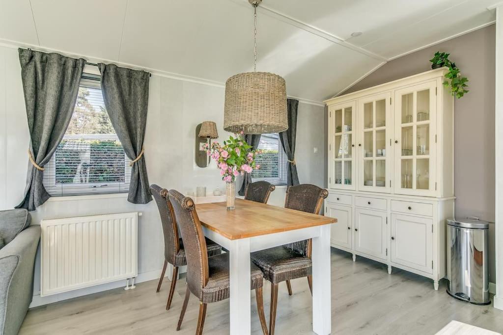4-Pers. Chalet Met Eigen Parkeerplaats In Veluwe Villa Putten Ngoại thất bức ảnh